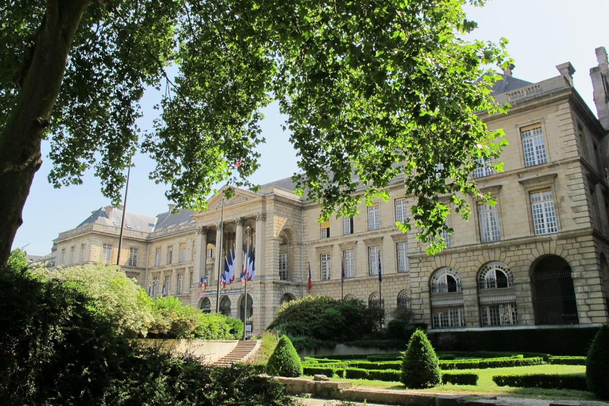 רואן Gerard, Appartement Central Avec Parking Prive מראה חיצוני תמונה